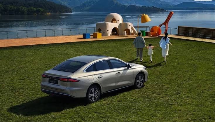 НОВЫЙ GEELY ЗАПРАВЛЯЕТСЯ СПИРТОМ. И ЭТО НЕ ШУТКА — фото 3